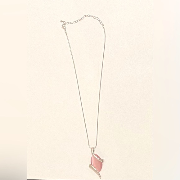 💥 3 for $20 bundle. Pendant and chain - Picture 2 of 4